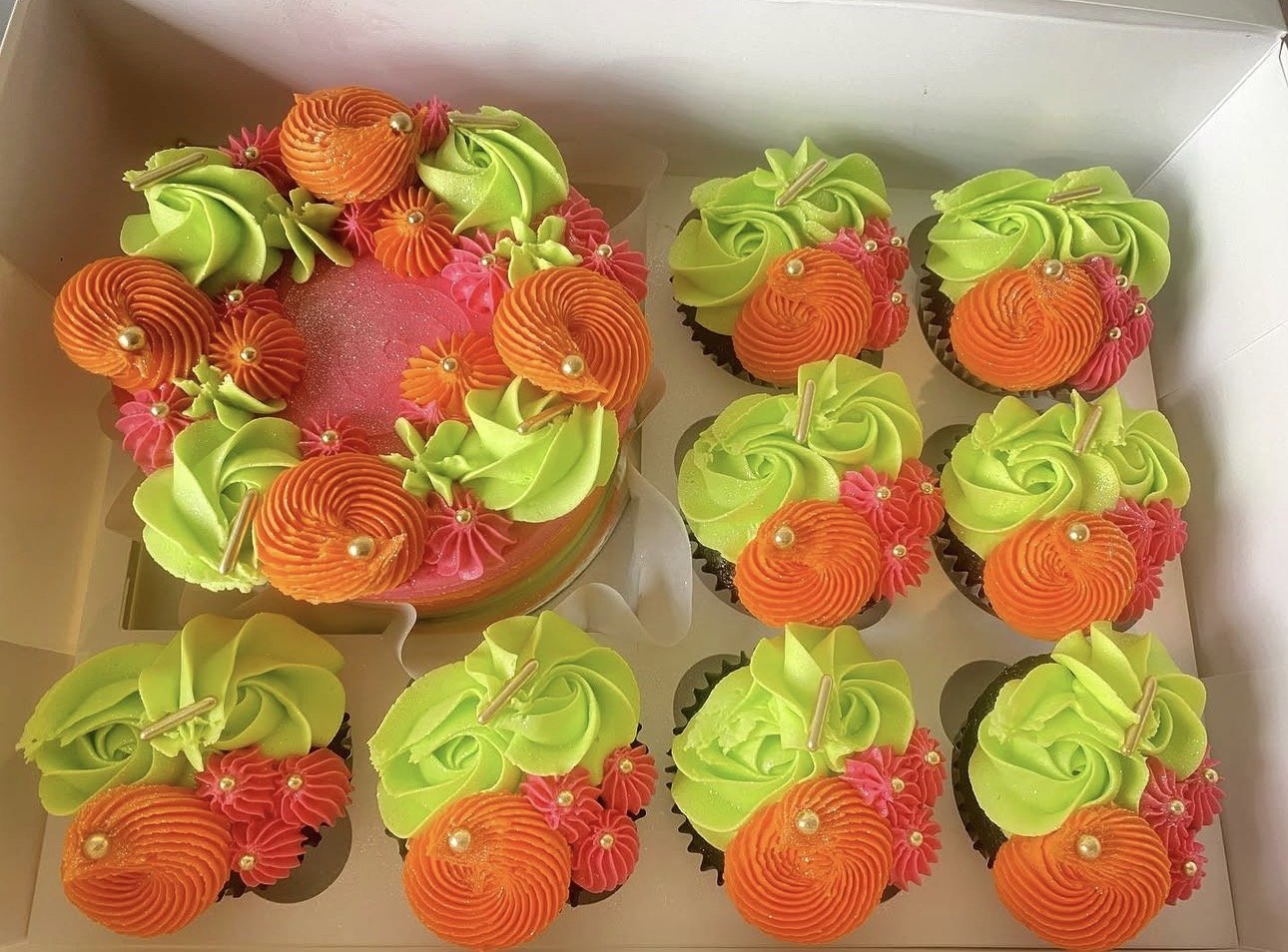 Cakes gallery image 36