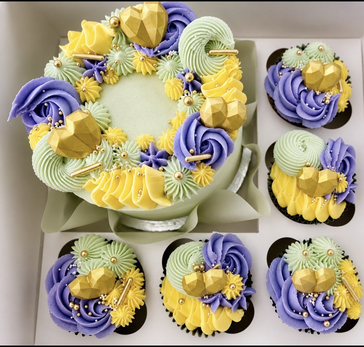 Cakes gallery image 39